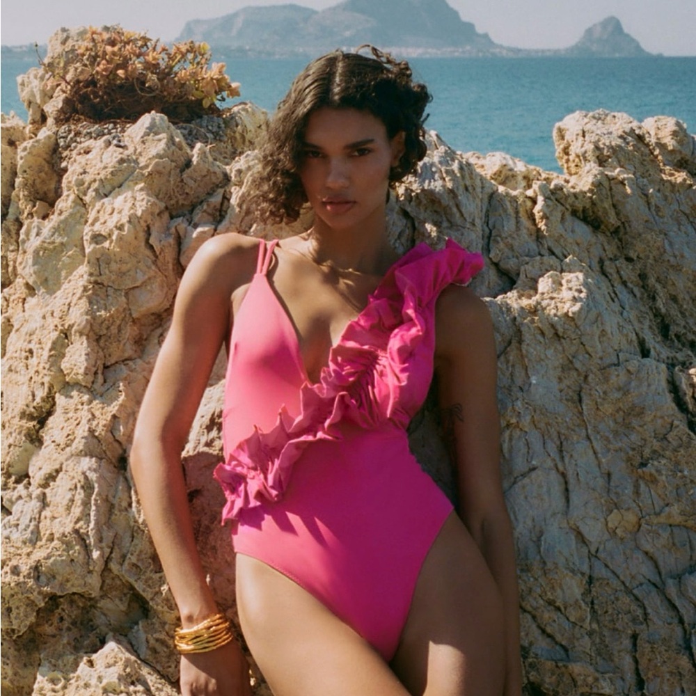 Zara pink ruffle swimsuit NEWEITHOUT TAG